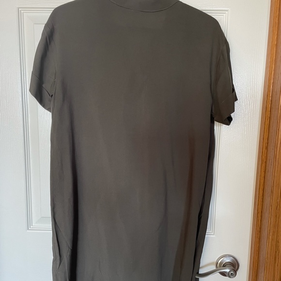 H&M flowy dress - Picture 2 of 3